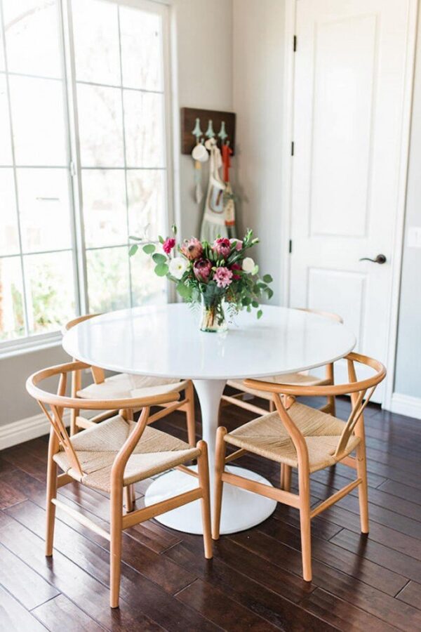 Mesa de Jantar Saarinen Tulipa Redonda - 90 cm - Laca Acetinada Branca com Vidro - Imagem 2