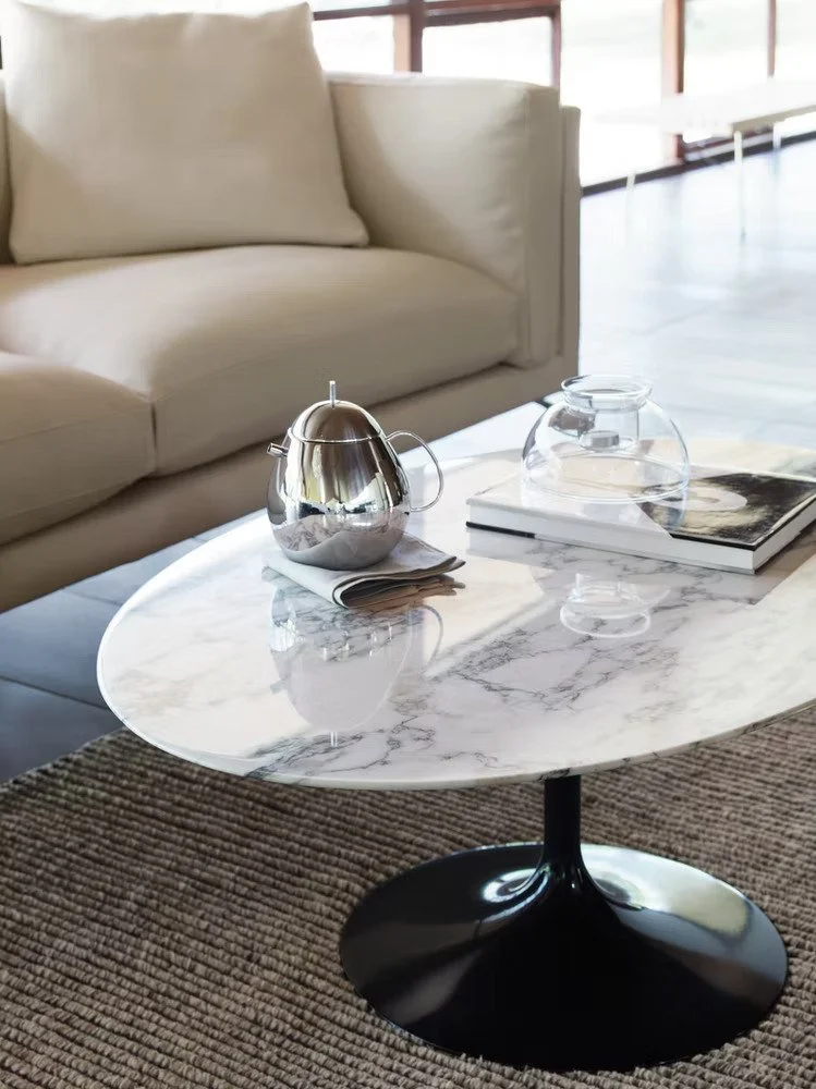 Mesa de Centro Saarinen Tulipa Oval - 137x91 cm - Marmore Carrara - Imagem 3