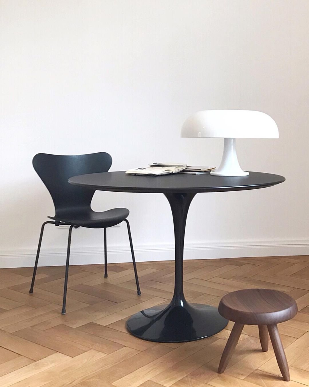 Mesa de Jantar Saarinen Tulipa Redonda - 90 cm - Laca Acetinada Preta - Imagem 2