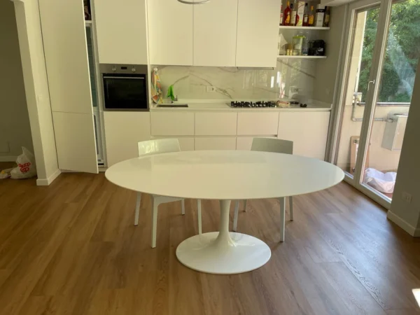 Mesa de Jantar Saarinen Tulipa - Oval - 180x100cm - Quartzo Branco Zeus - Imagem 3