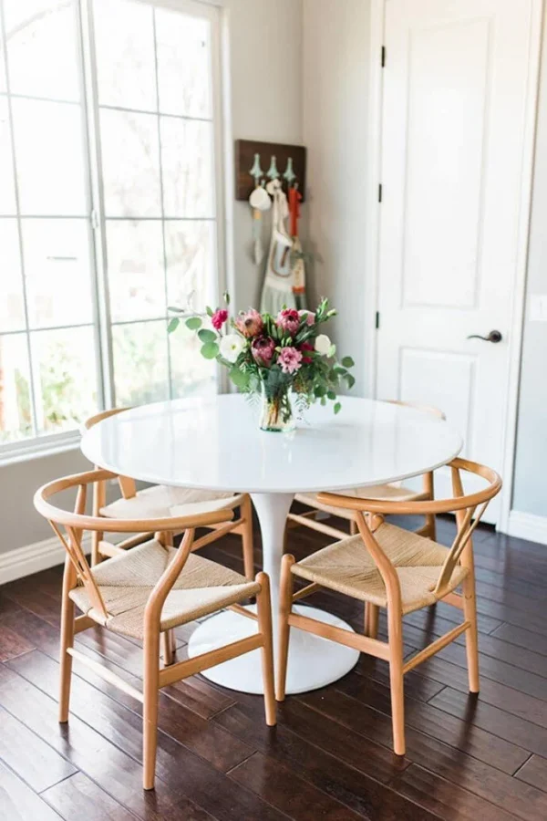 Mesa de Jantar Saarinen Tulipa Redonda - 80 cm - Laca Acetinada Branca com Vidro - Imagem 2