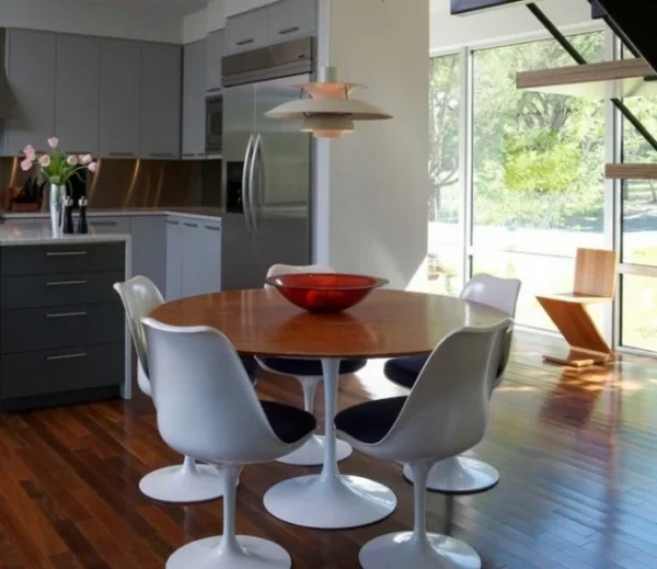 Mesa de Jantar Saarinen Tulipa Redonda - 137 cm - Madeira Freijo - Imagem 2